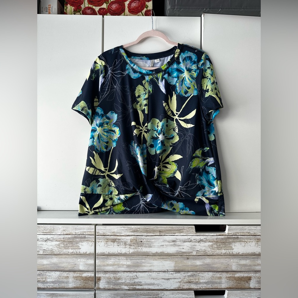 🌺 Live Well Active Floral Athletic Tee Shirt Blue Green L